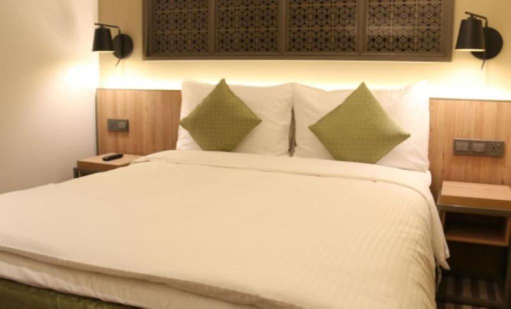 Aqueen Heritage Hotel Little India Singapore Exterior photo