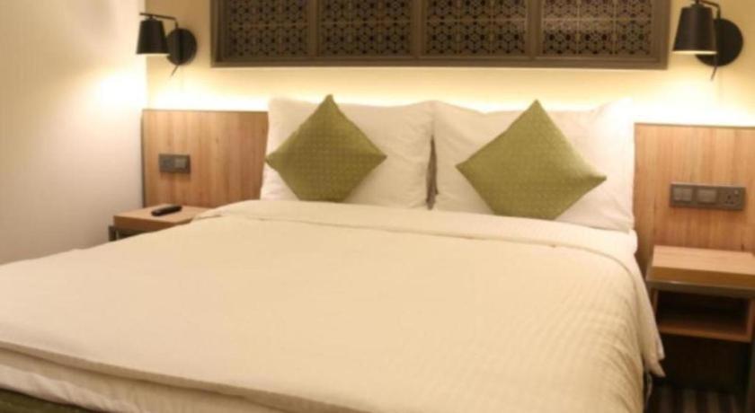 Aqueen Heritage Hotel Little India Singapore Exterior photo